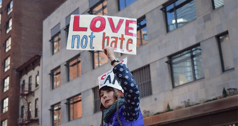 Love not Hate Frauenstreik