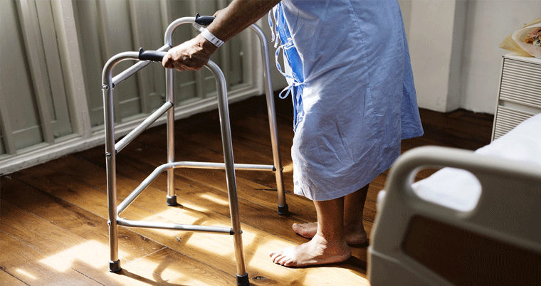 Altersheim Pflegeheim Gehhilfe Alte Menschen