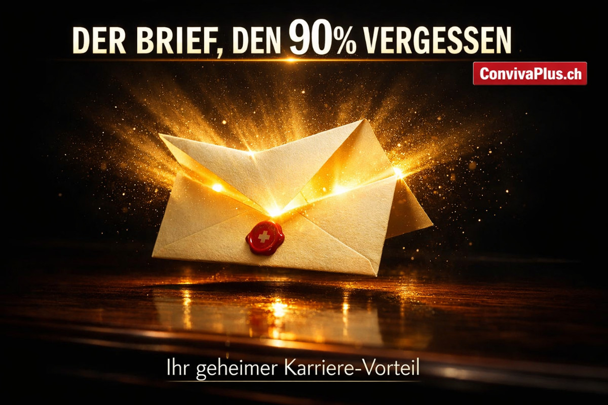 Leuchtender goldener Brief schwebt &uuml;ber dunklem Schreibtisch - magisches Licht strahlt aus gefaltetem Papier wie ein Schatz, dramatische Beleuchtung mit Staubpartikeln im Lichtstrahl, symbolisiert den untersch&auml;tzten Karriere-Vorteil eines Dankschreibens