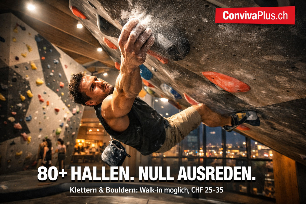 Kletterhalle in der Schweiz: Kletterer greift dynamisch nach Griff an &uuml;berh&auml;ngender Boulderwand, Kreidestaub explodiert von Fingerspitzen im dramatischen Licht. Moderne Halle mit 15-Meter-W&auml;nden und bunten Griffen, Stadtlichter durch Panoramafenster sichtbar.