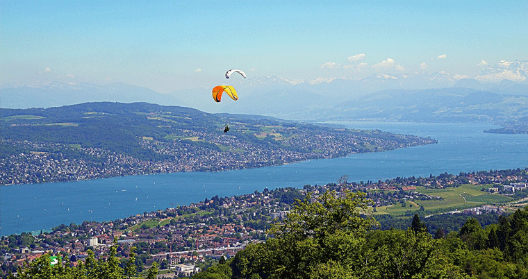 Zürichsee mit Glarner Alpen und Goldküste