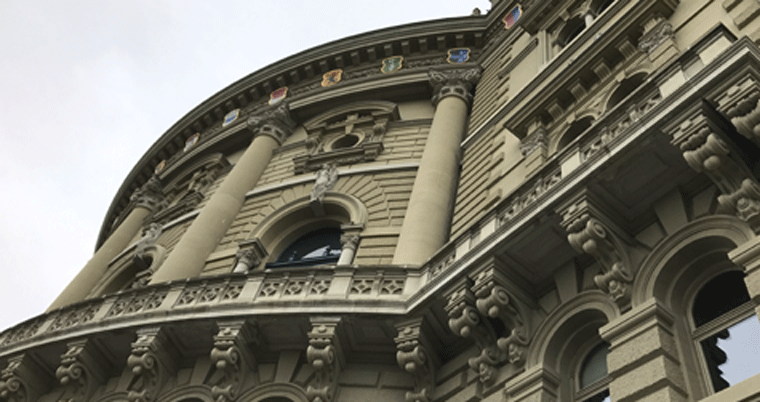 Fassade mit Kantonswappen am Bundeshaus