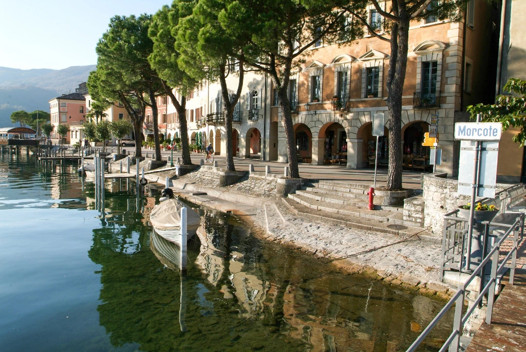 Morcote Dorf Luganersee Ufer Seepromenade