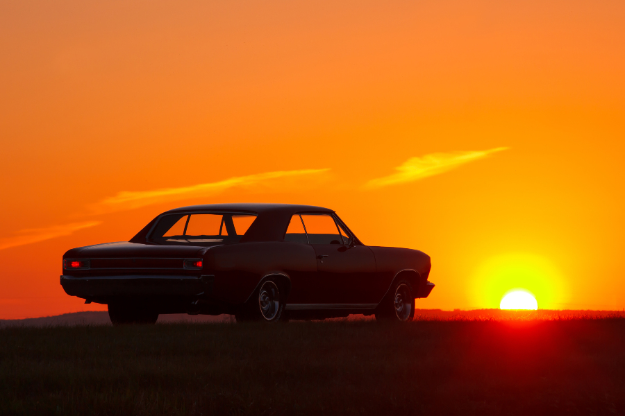 Autoversicherung von Verstorbenen kündigen – Ein Leitfaden für Hinterbliebene Auto Ende Todesfall Sonnenuntergang Sonne Dämmerung Nacht