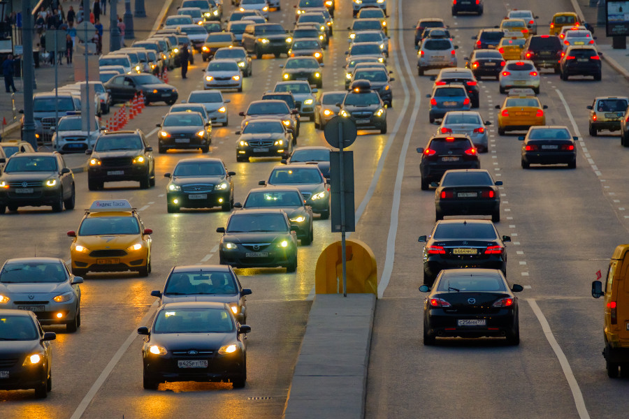 Nur noch 60 km/h auf der Autobahn Autobahn Verkehr Stau