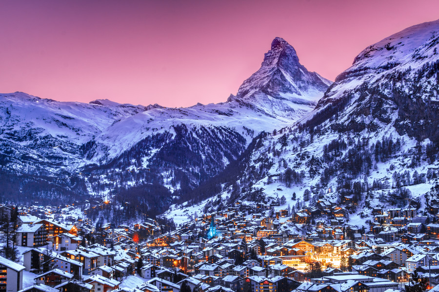 Skiort Zermatt mit dem Matterhorn im Hintergrund Matterhorn Zermatt Skigebiet