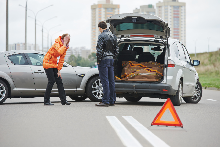 Die ausserordentliche Kündigung der Autoversicherung Auto Fahrzeuge Unfall Kollision Strasse Verkehr