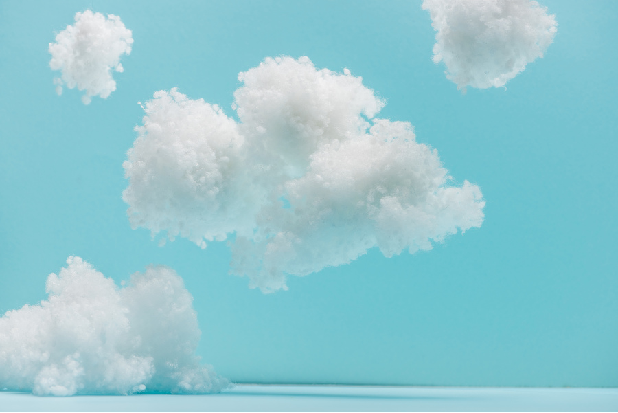 Wolken weiss flauschig Watte blauer Himmel