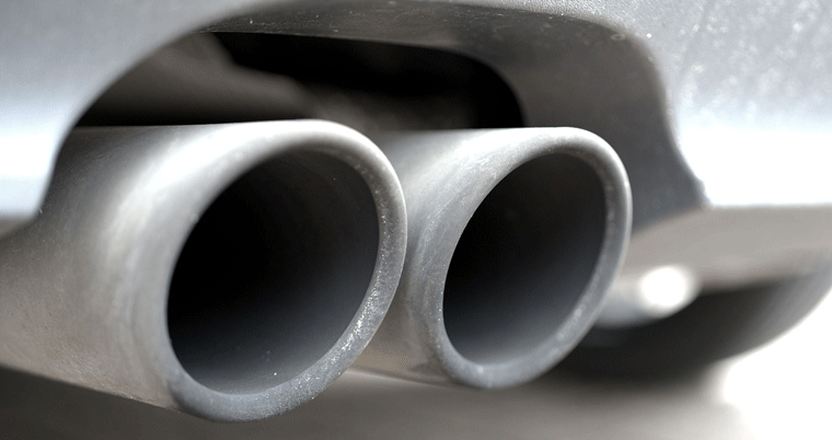 Pendlerabzug neu nur noch für Autos mit Null-CO2-Emission (netto)? Auspuff Auto Verkehr CO2