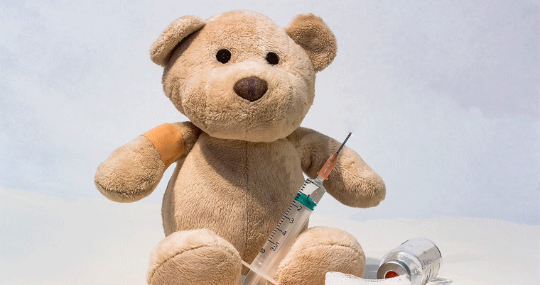 Ärzte dürfen Kinder nicht behandeln - weil Eltern KK-Prämien nicht bezahlen können Teddybär Masern Impfung