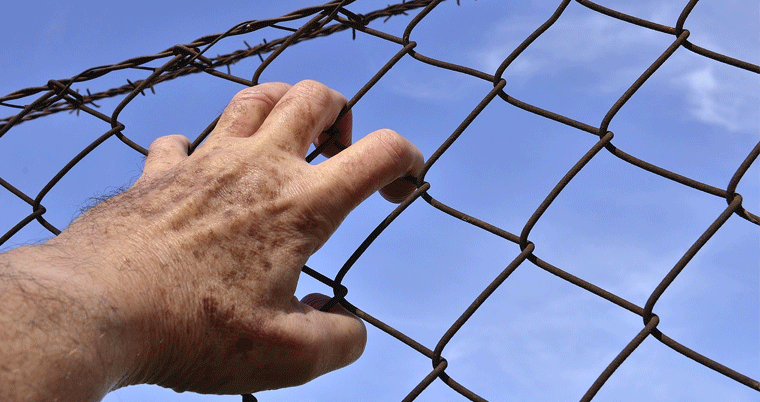 Ausländerkriminalität in der Schweiz Kriminialität Gefängnis Polizei Stacheldraht