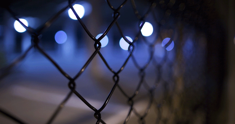 So viele kriminelle Ausländer hat die Schweiz Gefängnis Polizei Zaun