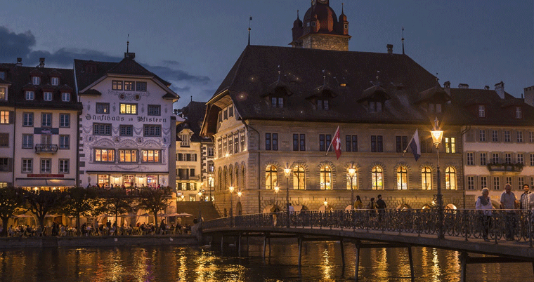 Stadt Luzern Rathaus an der Reuss