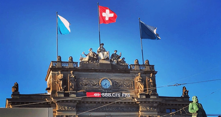 Zürich Schweiz Flagge SBB Hauptbahnhof HB