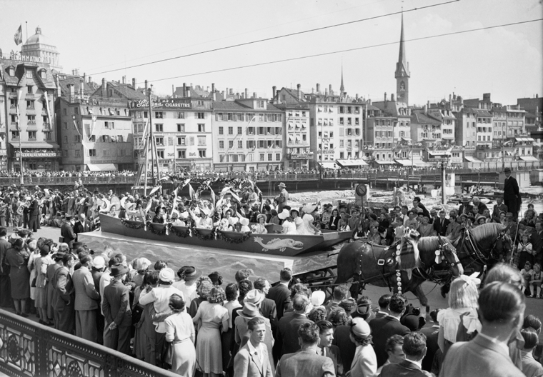 Bahnhofbrücke, Blick auf Limmatquai, Umzug