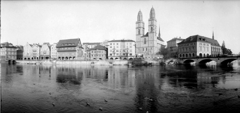 Limmatquai in Zürich mit Grossmünster